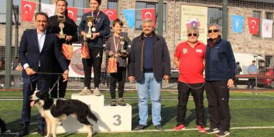 Ümraniye’de düzenlenen “Köpekli Frizbi Yarışması” renkli görüntülere sahne oldu