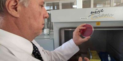 2 saatten fazla kullanılan maskeleri laboratuvarda inceledi gördüklerine inanamadı