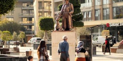 Alanya’da Kaygusuz Abdal Heykeli Hacet Meydanına yerleştirildi