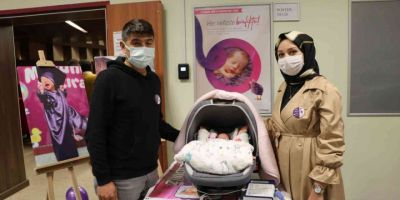 490 gram dünyaya gelen bebek 4 ay sonra ailesine kavuştu