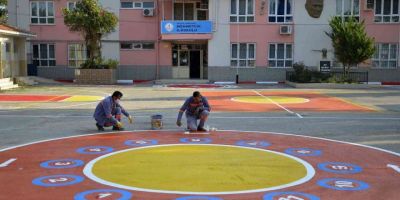 Muratpaşa’da okul bahçelerinde oyun alanları yapılıyor