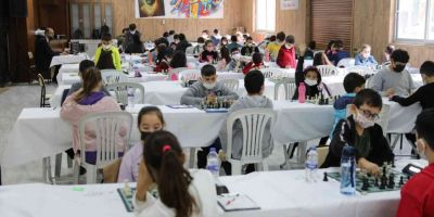 300 genç beyin satrançta yarışıyor