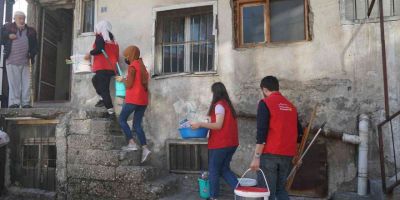 Yalnızı yaşayan yaşlı vatandaşın evi yenilendi