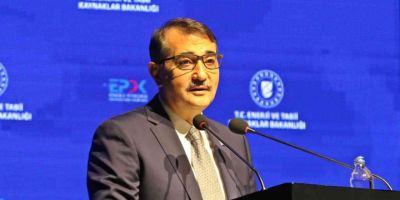Bakan Dönmez: “(Karadeniz’de keşfedilen gaz) 2022’nin baharında suyun altına boruları yerleştirerek ilk kaynağı vuracağız”