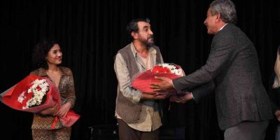 Mersin Büyükşehir Belediyesi Şehir Tiyatrosu, oyunlarını ilçelerde de sahneliyor