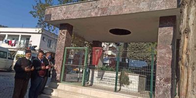 Sokak ortasındaki şehitlik ilgi görüyor