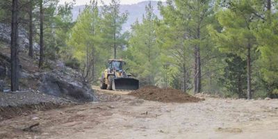 Mersin Büyükşehir Belediyesi, yol çalışmalarına devam ediyor