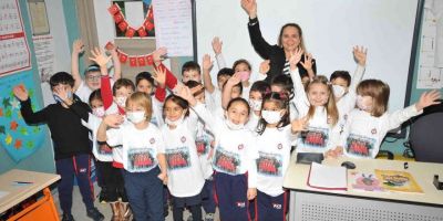 Minik öğrencilerden öğretmenlerini duygularından 24 Kasım sürprizi