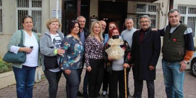 45 yıl sonra öğretmenleriyle bir araya geldiler