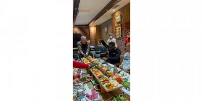 Balotelli ve Gökhan İnler’in kebap keyfi