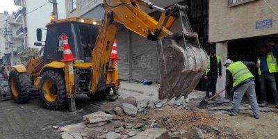 Akdeniz’de yol açma ve asfalt çalışmaları sürüyor