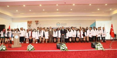 ALKÜ’lü hekim adayları, beyaz önlüklerini giydi