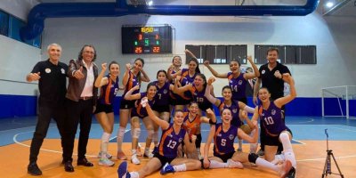 Büyükşehir Kadın Voleybol Takımı namağlup lider