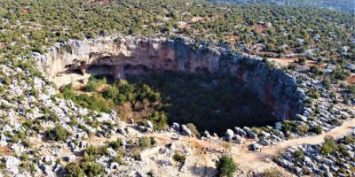 Kuş sesleri yükselen doğa harikası “Aşağı Dünya Obruğu”