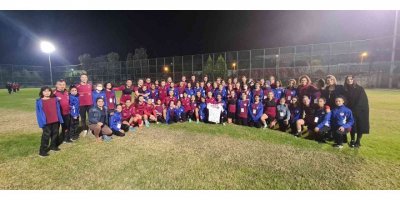 A Milli Kadın Futbol Takımı, Kır Çiçekleri ile buluştu