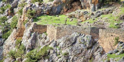 "Kaleboynu Kalesi" zamana direniyor