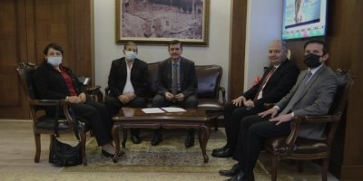 Burdurlu hayırsever eğitime 1 milyon lira bağışladı