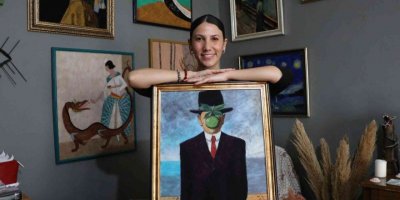 Binlerce iğne darbesiyle sanat eseri ortaya çıkarıyor