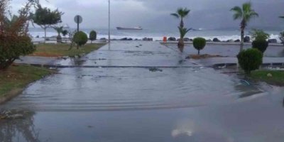 İskenderun’da deniz taştı