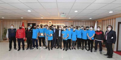 Başdeğirmen, 2’inci lige yükselen şampiyon hentbolcuları kutladı