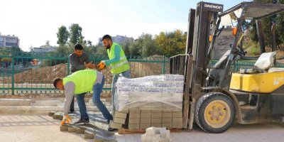 Toroslar Belediyesi, ilçeyi kendi ürettiği kilit parke taşıyla donatıyor
