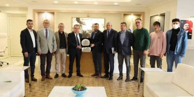 Başkan Böcek’ten Şampiyon raftingcilere destek