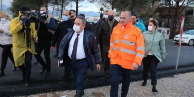 Antalya Büyükşehir Belediye Başkanı Böcek: “130 kilogram yağış düştü, lodosun da hızı 130 kilometreye çıktı”