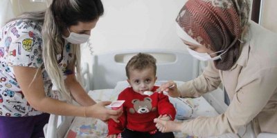 Velid bebeğe midesinden yemek borusu yapıldı