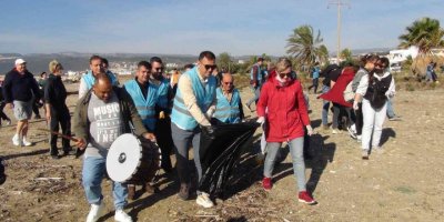 Davul eşliğinde sahilde temizlik, Ruslar da eşlik etti