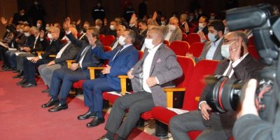 Büyükşehir Belediye Meclisinde İşçi Çıkışları Grupları Karıştırdı