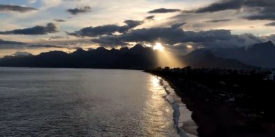 Antalya’nın dünyaca ünlü sahilinde kartpostallık görüntü