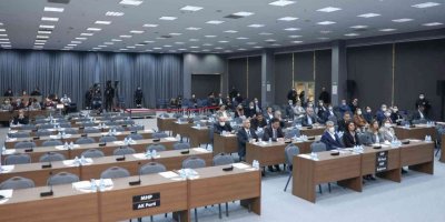 Büyükşehir Belediye Meclisi Yeterli Çoğunluğa Ulaşamadı, Toplantı Ertelendi