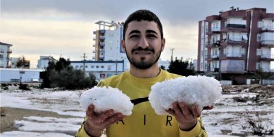 Antalyalılar kar yerine doludan kar topu yaptı