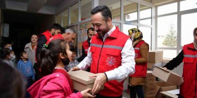 Elbistan’da 800 Öğrenciye Yeni Yıl Hediyesi