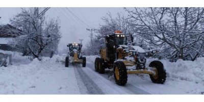Mersin’de karda mahsur kalan vatandaşlar kurtarıldı