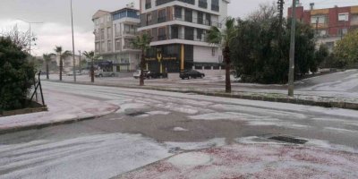 Yağan dolu Manavgat’ı beyaz örtüyle kapladı