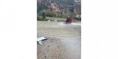 Samandağ’da fırtına ve yağmur etkili oluyor