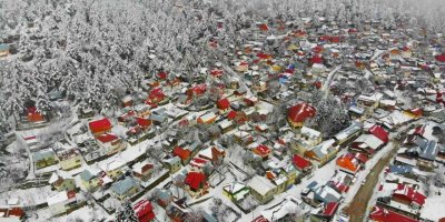 Beyaz gelinliğini giyen Zorkun Yaylası’nda kartpostallık görüntüler
