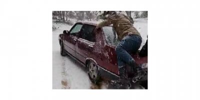 Otomobille dağa çıkmak isteyen gençlerin eğlencesi yarım kaldı