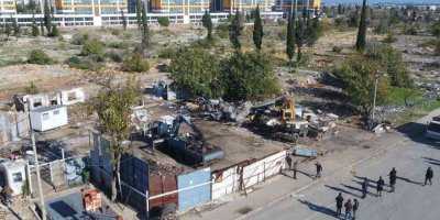 Güneş Mahallesi’nde kentsel dönüşüm kapsamında kaçak yapılar yıkıldı