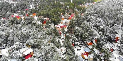 Beyaz örtüyle kaplanan Zorkun Yaylası drone ile görüntülendi