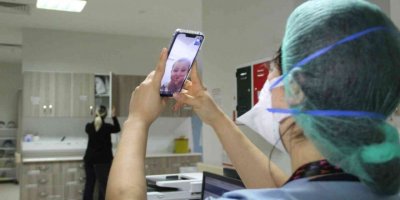 Herkes eğlenirken onlar yoğun bakım ünitesinde Covid-19 hastalarına nefes oldu