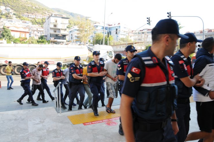 Antalya'da 'Beyaz Kelebek' operasyonu: 17 gözaltı (2)