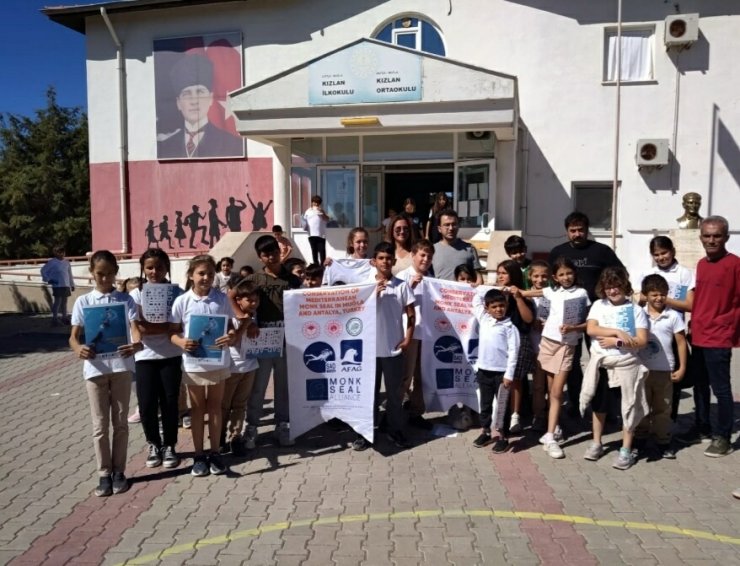Datça'da, öğrencilere Akdeniz fokları anlatıldı