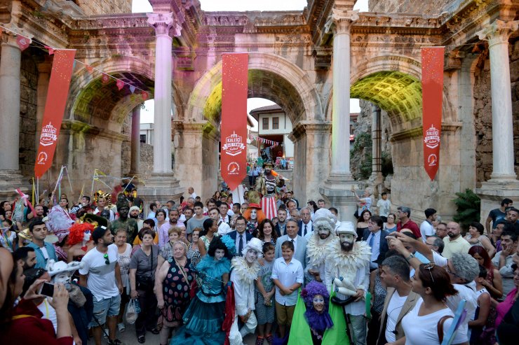 Dünya Kaleiçi'nde buluşuyor