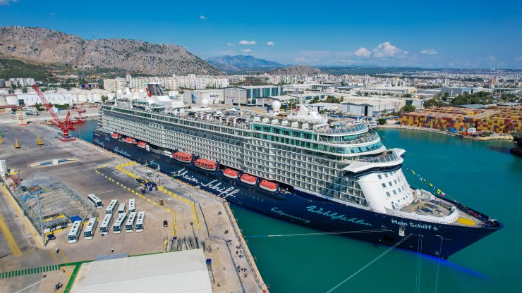 Lüks Yolcu Gemisi Mein Schiff 6 Antalya’da