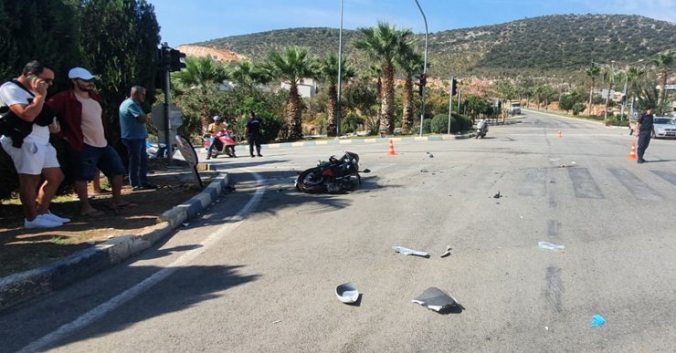 Otomobille Çarpışan Motosikletin Sürücüsü Yaralandı