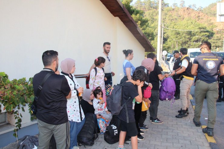 Tesislerinde Kaçak Göçmenler Yakalanmıştı; 8 İşletmeciye Gözaltı