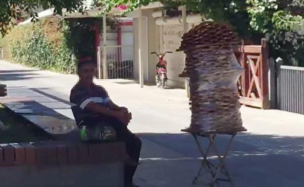 Yerli Halka 7,5, Turiste 20 Liradan Simit Veren Seyyar Satıcıya Para Cezası
