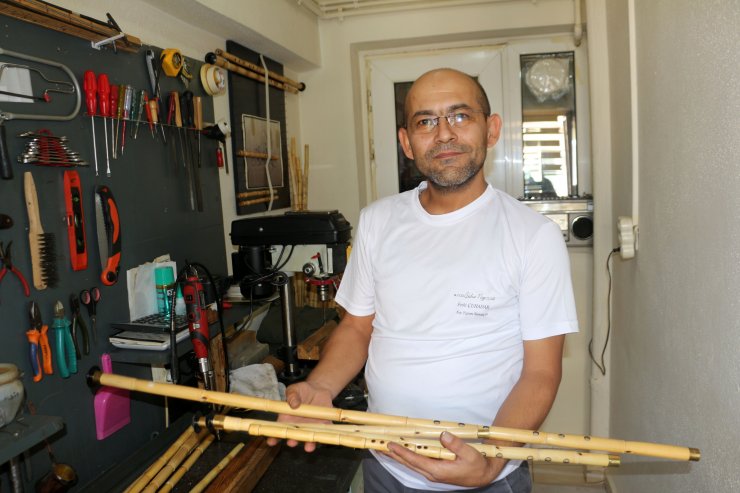 Önce Çalmayı, Sonra Yapımını Öğrendi